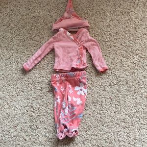 Carter’s Preemie PJ Set ; Includes a Hat